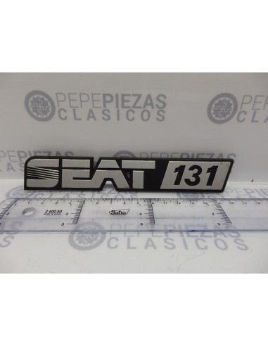 ANAGRAMA SEAT 131 PLASTICO. 170 X 27 MM.